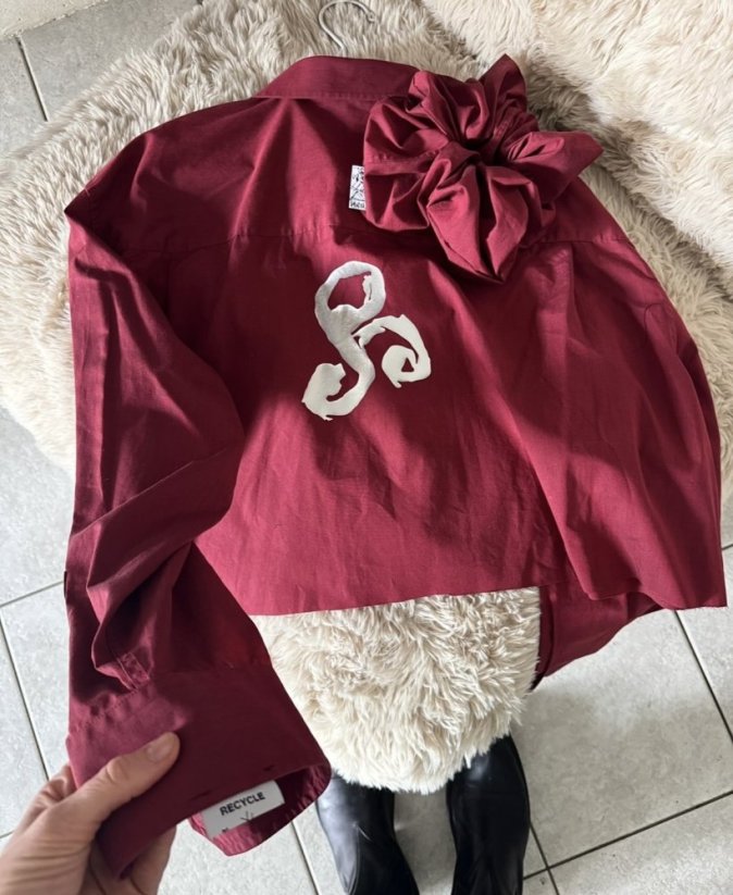 BURGUNDY CROPPED SHIRT