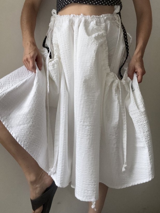 WHITE SKIRT WITH POCKETS