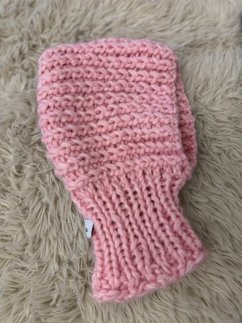 HAND-KNITTED BALACLAVA PINK