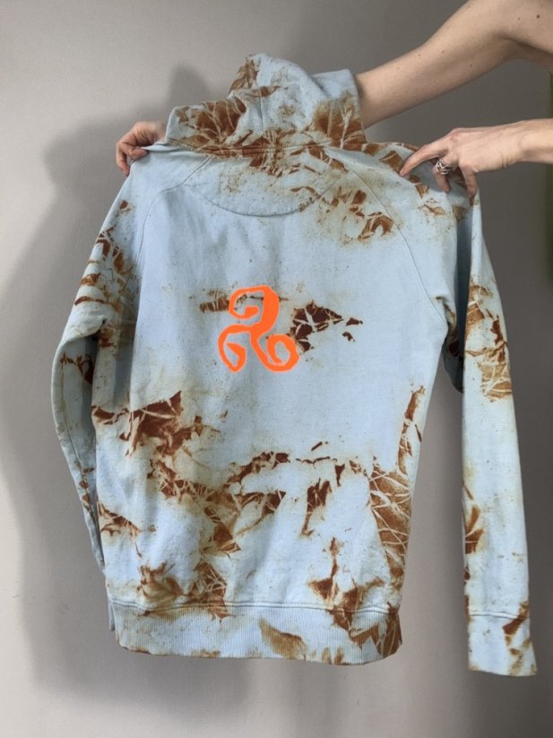 UNIQUE RUST HOODIE SIZE XL