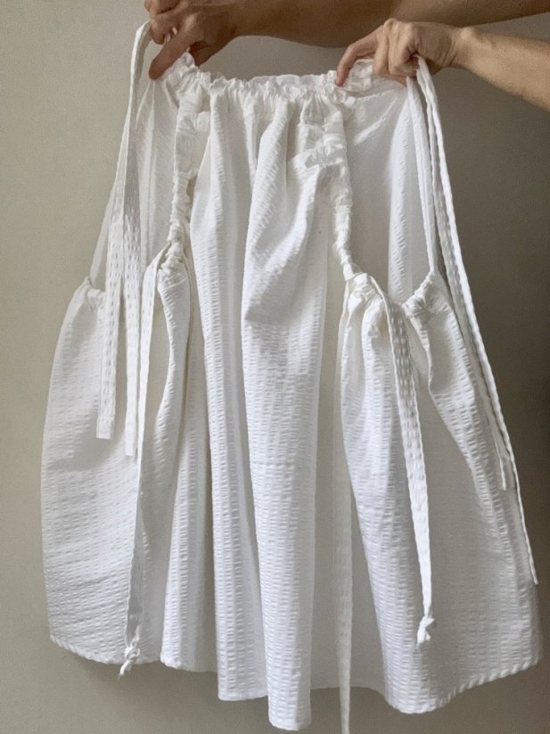 WHITE SKIRT WITH POCKETS