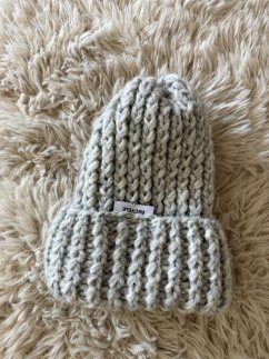 HAND-KNITTED BEANIE LIGHT GREY