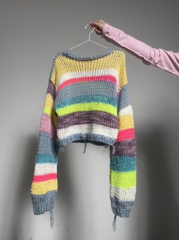 COLOURFUL KNITTED SWEATER