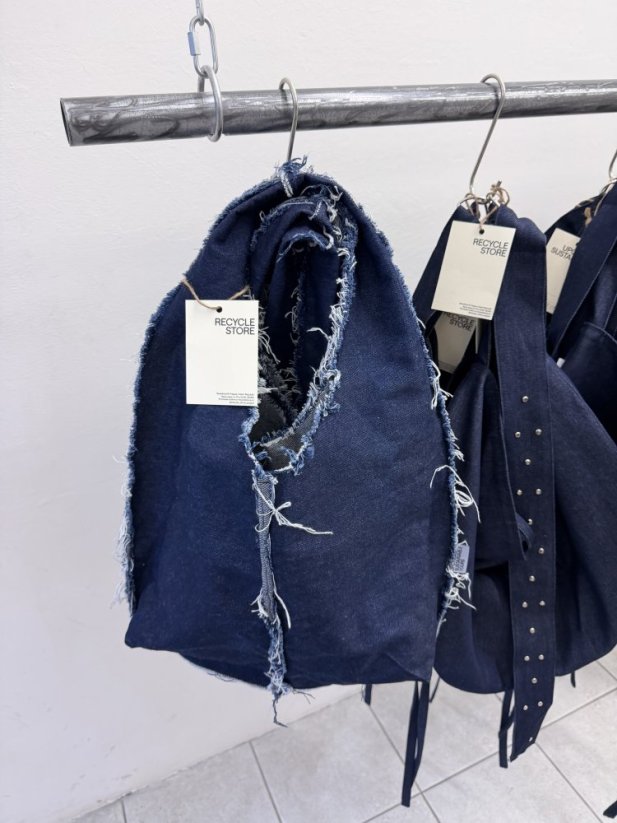 RAW DENIM HAND-BAG