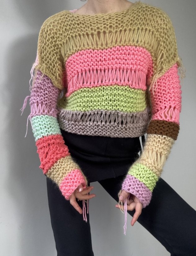 COLOURFUL KNITTED SWEATER
