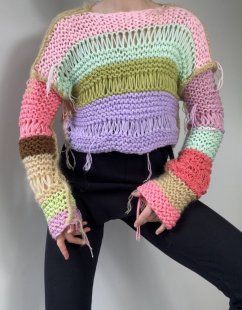 COLOURFUL KNITTED SWEATER