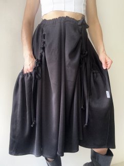 BLACK SKIRT WITH POCKETS
