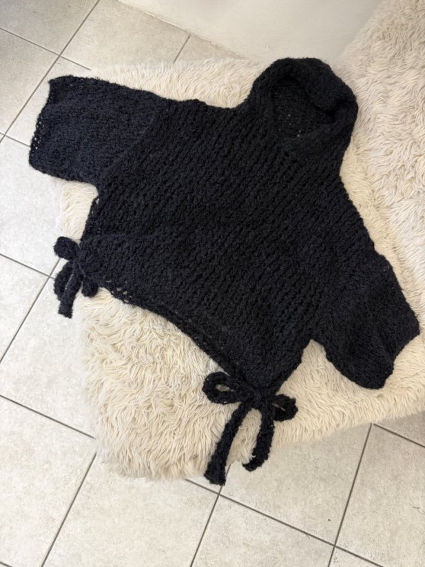 BLACK  KNITTED TOP WITH HOOD